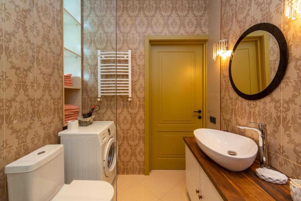 Luxury 4 Bedroom Apartment #1 In The City Center Of Tbilisi Exterior foto
